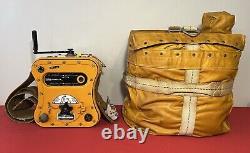 WW2 U. S Army Air Force Gibson Girl SCR-578 Survival Radio Transmitter Set