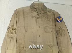 Chemise kaki d'été US WW2 de l'armée de l'air, taille 16x33, grande, en chino, comme neuve et impeccable.