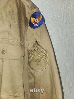 Chemise kaki d'été US WW2 de l'armée de l'air, taille 16x33, grande, en chino, comme neuve et impeccable.