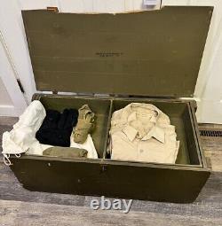 Coffre en bois vintage de l'armée américaine de la Seconde Guerre mondiale avec coffre à vêtements trunk militaire de l'armée de l'air