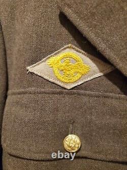 Guerre mondiale/2 Veste, chemise et chapeau de l'armée de l'air américaine incluant des écussons de Chine, Birmanie, etc.