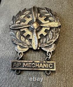 Insigne de technicien de l'US Army Air Force de la Seconde Guerre mondiale en argent de grande taille avec barre de mécanicien AP