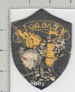 Insigne du 305e groupe de bombardement des 8e forces aériennes de l'armée américaine, fabriqué au Royaume-Uni pendant la Seconde Guerre mondiale, Inv# K3181