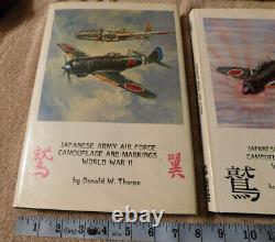 LOT DE 2 LIVRES HC / DJ SUR LE CAMOUFLAGE ET LES INSIGNES DE LA FORCE AÉRIENNE DE L'ARMÉE NAVALE JAPONAISE DE LA SECONDE GUERRE MONDIALE