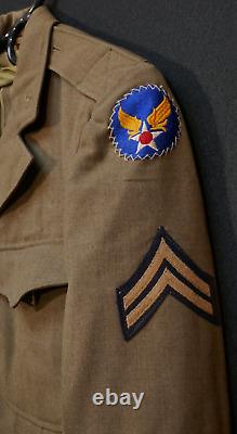 La veste Ike de classe A de l'armée de l'air des États-Unis de la Seconde Guerre mondiale, coupée par le tailleur, FI RHODES