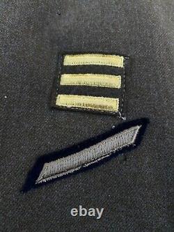Le 5e Sergent D'état-major De La Force Aérienne De L'armée De Terre A Inscrit L'uniforme