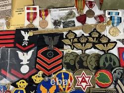 Lot de 427 épingles et patchs militaires vintage de la Première Guerre mondiale, de la Seconde Guerre mondiale, du Vietnam, de l'armée de l'air, de l'armée de terre, de la marine et des marines.