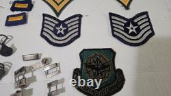 Lot de Médailles, Épingles, Barres, Patches, Boutons de Rang de l'Armée de l'Air des États-Unis Vintage