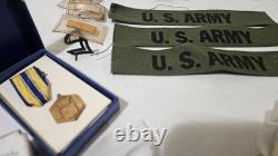 Lot de Médailles, Épingles, Barres, Patches, Boutons de Rang de l'Armée de l'Air des États-Unis Vintage