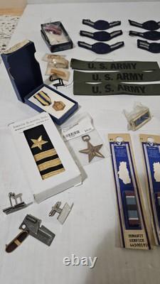 Lot de Médailles, Épingles, Barres, Patches, Boutons de Rang de l'Armée de l'Air des États-Unis Vintage