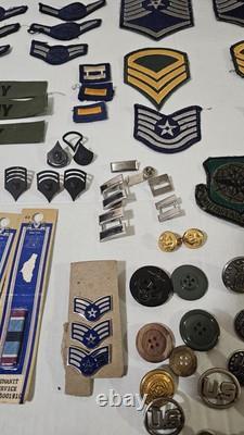 Lot de Médailles, Épingles, Barres, Patches, Boutons de Rang de l'Armée de l'Air des États-Unis Vintage