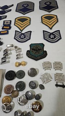 Lot de Médailles, Épingles, Barres, Patches, Boutons de Rang de l'Armée de l'Air des États-Unis Vintage