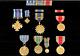 Médailles, écussons, Rubans Et épingles Du 390e Groupe De Bombardement De L'us Army Air Force Pendant La Seconde Guerre Mondiale.