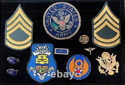 Médailles, écussons, rubans et épingles du 390e groupe de bombardement de l'US Army Air Force pendant la Seconde Guerre mondiale.
