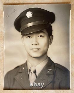 RARE! PHOTO DE PORTRAIT D'UN AVIATEUR AMÉRICO-ASIATIQUE DES FORCES AÉRIENNES DE L'ARMÉE AMÉRICAINE IDENTIFIÉE, 1943