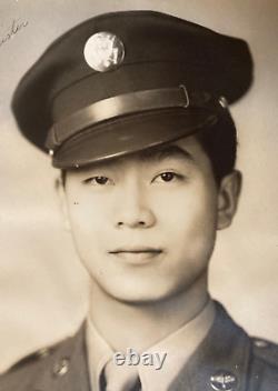 RARE! PHOTO DE PORTRAIT D'UN AVIATEUR AMÉRICO-ASIATIQUE DES FORCES AÉRIENNES DE L'ARMÉE AMÉRICAINE IDENTIFIÉE, 1943