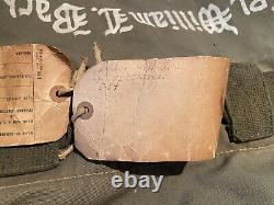 Sac polochon de l'armée de l'air de l'armée de terre de la guerre de Corée des années 50 avec des étiquettes en papier peintes.