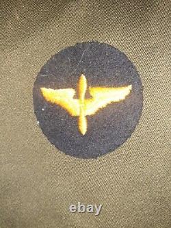 Veste Ike de l'armée américaine de la Seconde Guerre mondiale avec patch de l'armée de l'air et patch d'aviateur cadet