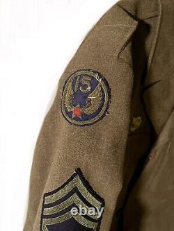 Veste Ike de l'armée de l'air américaine de la Seconde Guerre mondiale, écusson de la 15e Air Force en fil d'or.