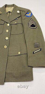 Veste de Sergent de l'Armée de l'Air des États-Unis de la Seconde Guerre Mondiale avec Cravate, Couvre-chef, Écussons 38S Excellent