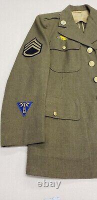 Veste de Sergent de l'Armée de l'Air des États-Unis de la Seconde Guerre Mondiale avec Cravate, Couvre-chef, Écussons 38S Excellent