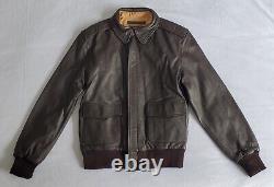 Veste de bombardier en cuir brun de type A-2 de l'US Army Air Force, taille 40 pour hommes.