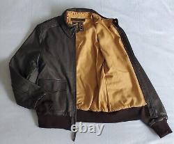 Veste de bombardier en cuir brun de type A-2 de l'US Army Air Force, taille 40 pour hommes.