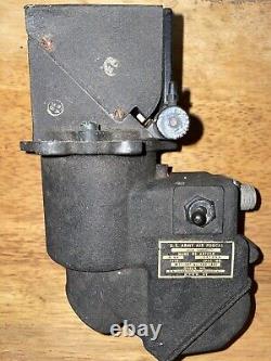 Ww2 US Army Air Force N-6a Boeing Gun Sight would be translated as 'Viseur d'arme Boeing N-6a de l'US Army Air Force pendant la Seconde Guerre mondiale' in French.