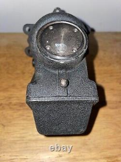 Ww2 US Army Air Force N-6a Boeing Gun Sight would be translated as 'Viseur d'arme Boeing N-6a de l'US Army Air Force pendant la Seconde Guerre mondiale' in French.